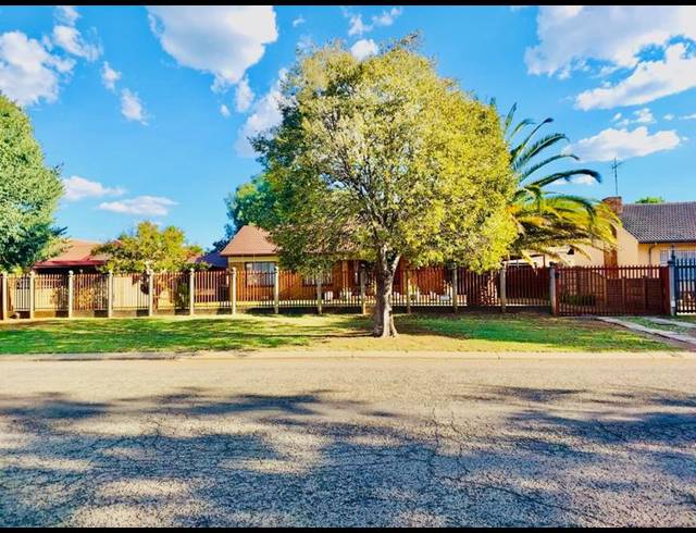 3 BEDROOM HOUSE FOR SALE IN VANDERBIJLPARK SE 6